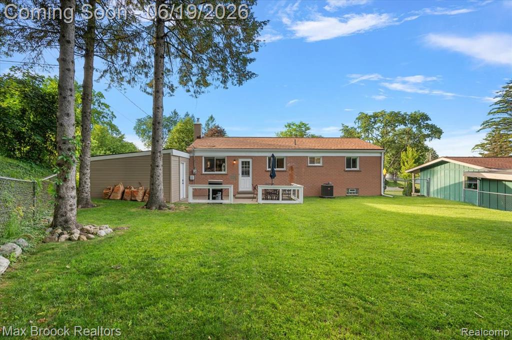737 Panorama Drive, Milford, MI 48381 — Photo 34