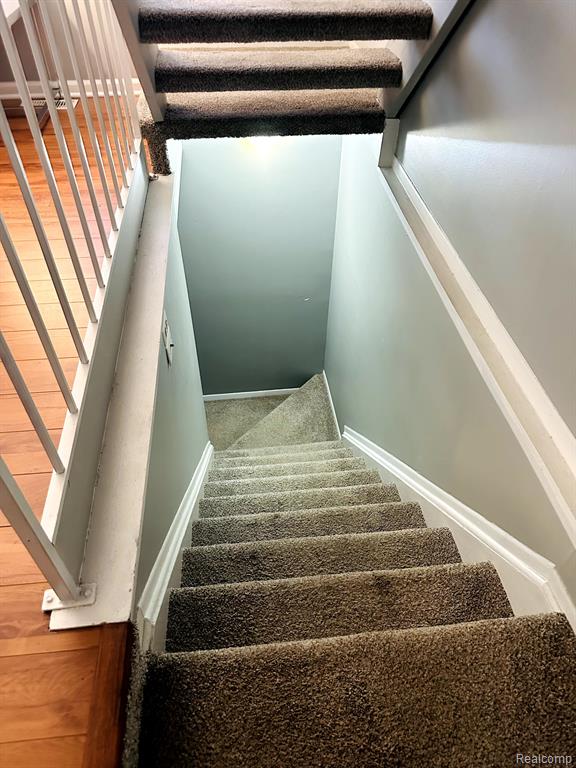 295 INLET N, Walled Lake, MI 48390 — Photo 23