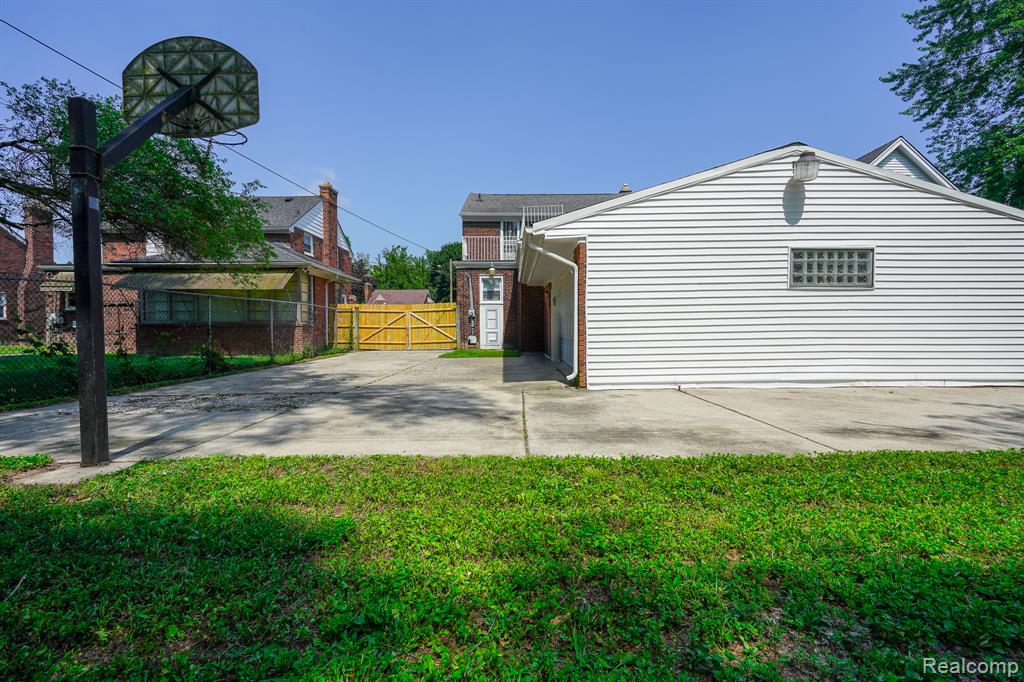 243 Newport Street, Detroit, MI 48215 — Photo 7