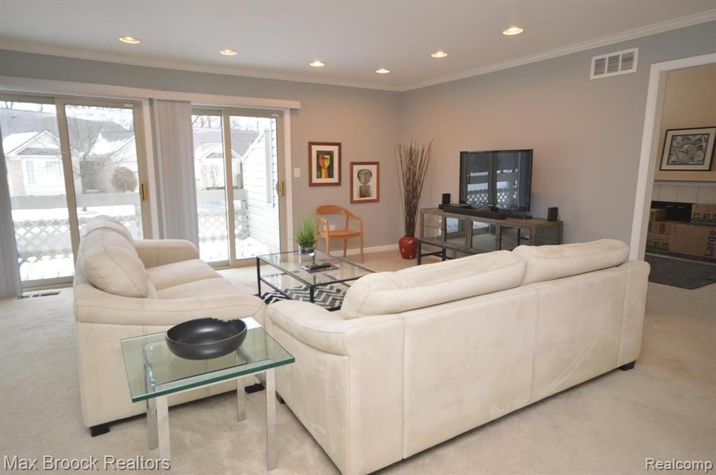 5305 FAIRWAY LN, West Bloomfield, MI 48323 — Photo 7