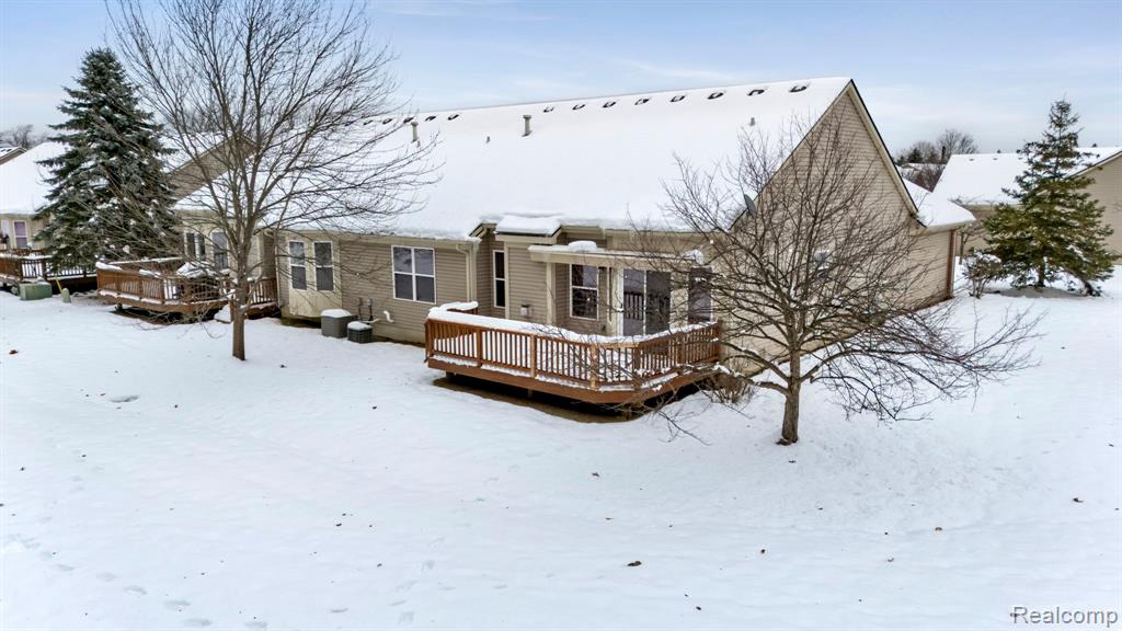 671 Woodhaven Drive, Commerce Twp, MI 48390 — Photo 48