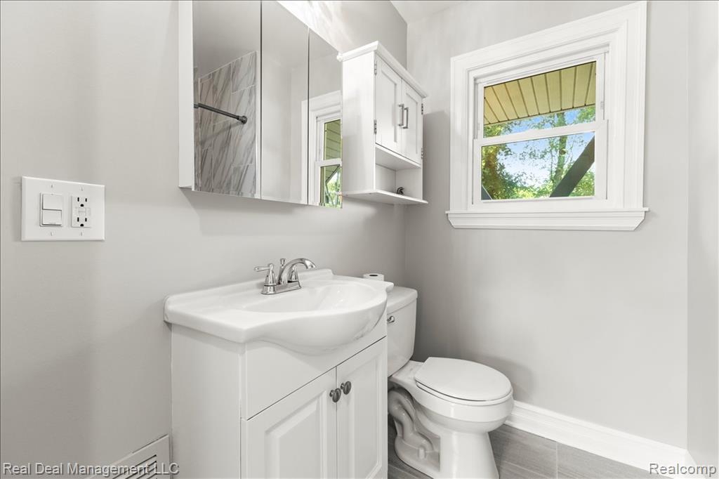 4414 Monroe Avenue, Waterford, MI 48329 — Photo 23