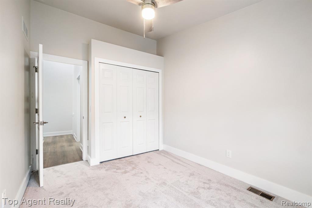 38887 Country Circle, Farmington Hills, MI 48331 — Photo 30