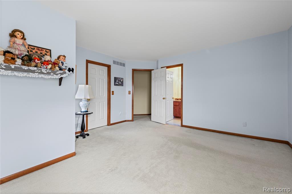 4660 Royal Cove Drive, 5, Utica, MI 48316 — Photo 20