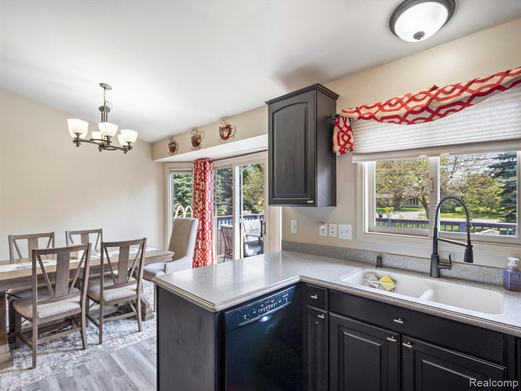 47416 DALLAS Lane, Macomb, MI 48044 — Photo 13