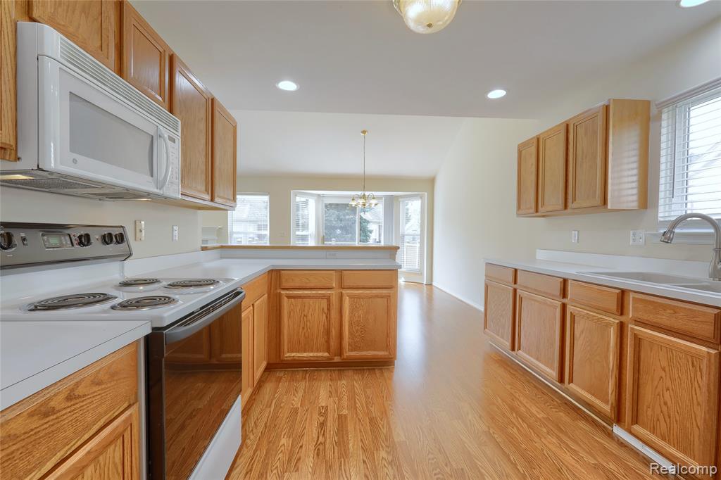 4434 Honeysuckle Drive, Sterling Heights, MI 48314 — Photo 12
