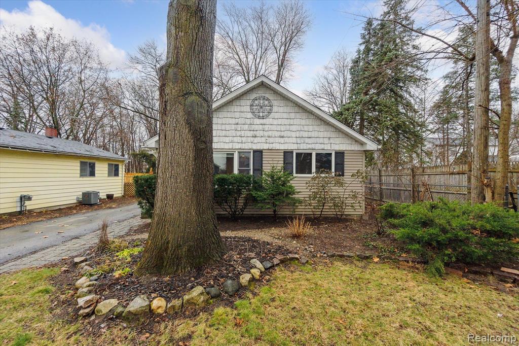 8461 CASCADE Street, Commerce Twp, MI 48382 — Photo 3