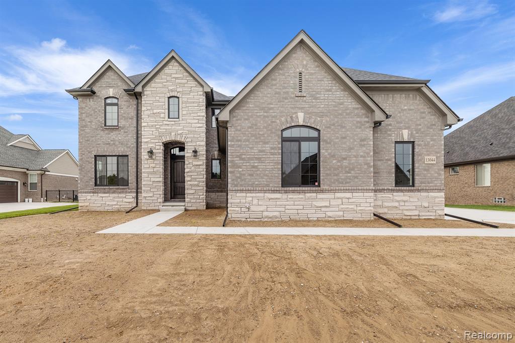 2166 Heidi Dr, Oxford, MI 48370 — Photo 2