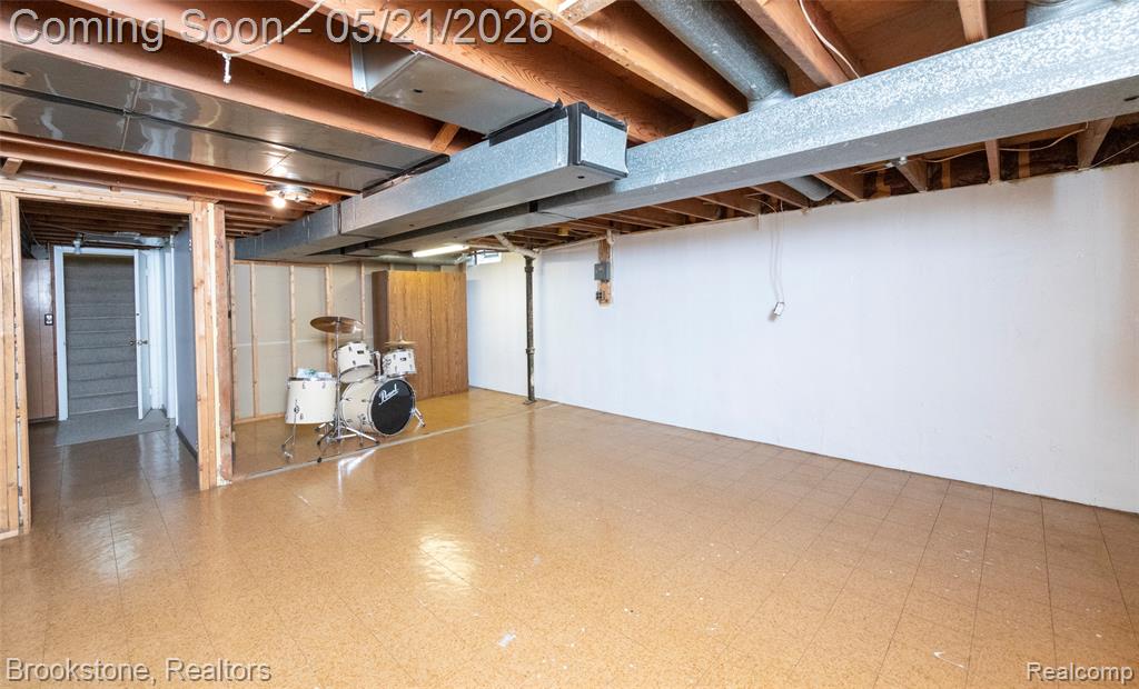 2445 Liverpool, Auburn Hills, MI 48326 — Photo 31