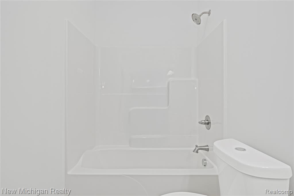 7453 Village Court, Davisburg, MI 48350 — Photo 35