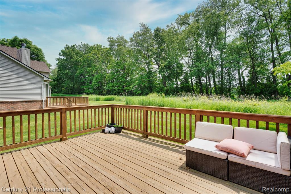 5958 Lochmore Drive, Commerce Twp, MI 48382 — Photo 5