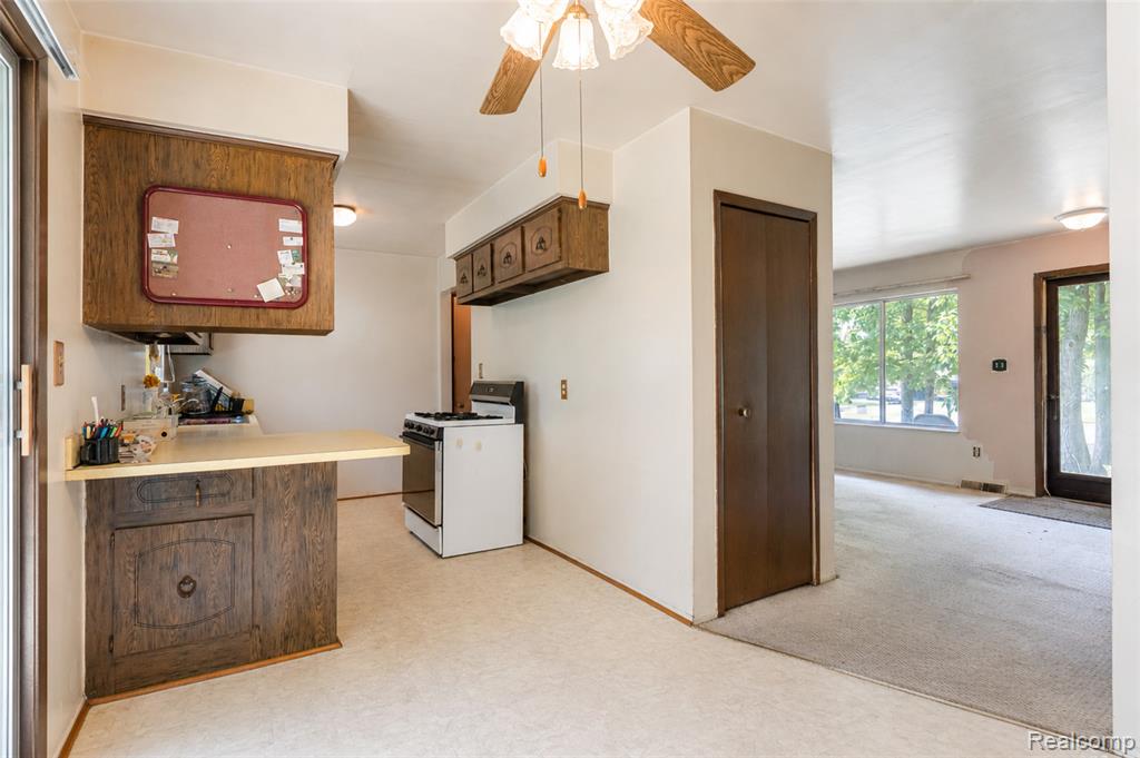 555 Tomahawk Trail, Highland, MI — Photo 11