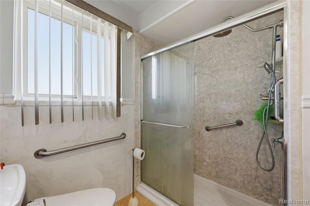 28832 Los Olas Drive, Warren, MI 48093 — Photo 14