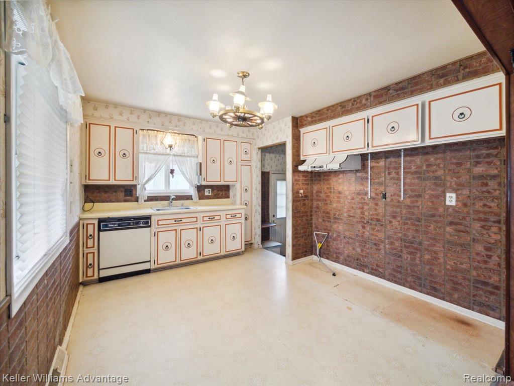 3994 CAMPBELL Street, Dearborn Heights, MI 48125 — Photo 7