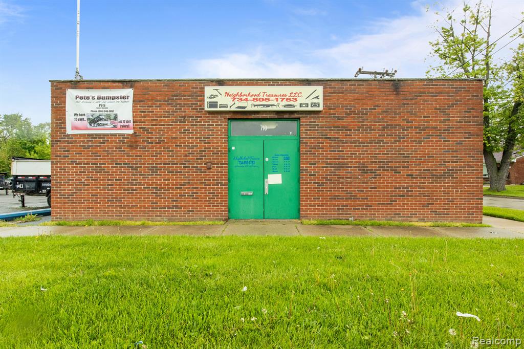 710 MIDDLEBELT Road, Inkster, MI 48141 — front exterior