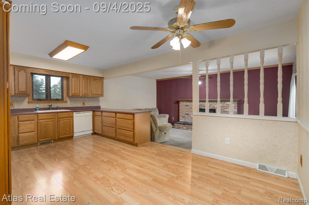 8557 Henderson Road, Goodrich Vlg, MI — Photo 18