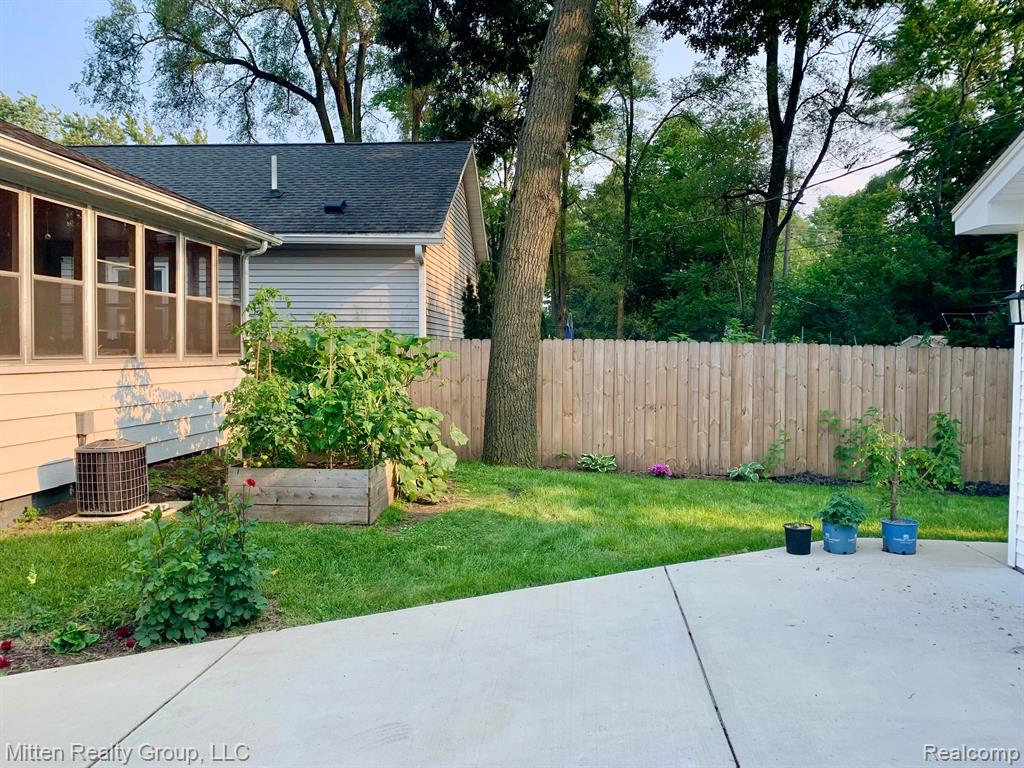 539 EDGEWOOD Place, Ferndale, MI 48220 — Photo 33