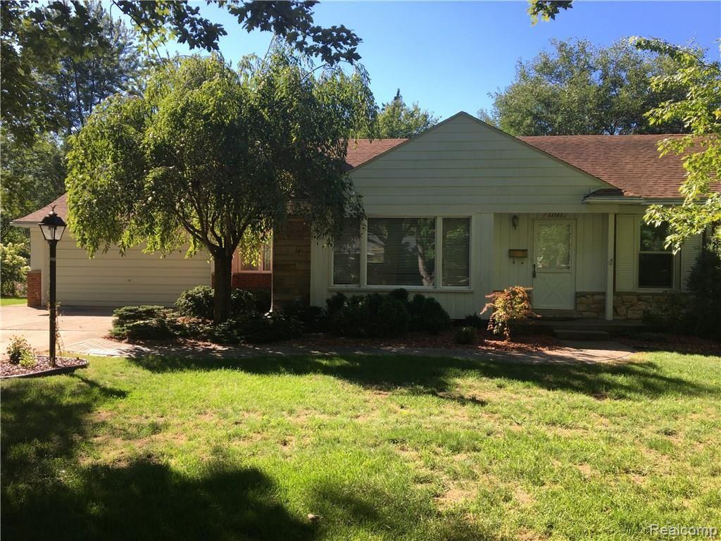 17161 Locherbie Avenue, Beverly Hills, MI 48025