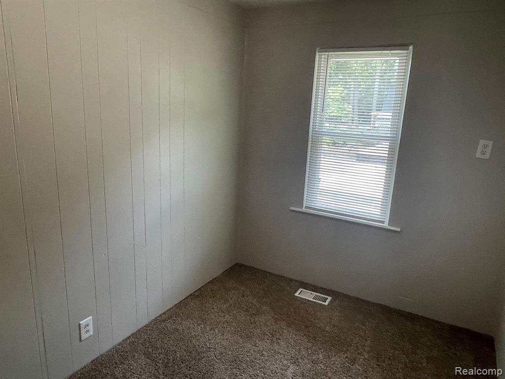 8438 ARLIS Street, Commerce Twp, MI 48382 — Photo 13