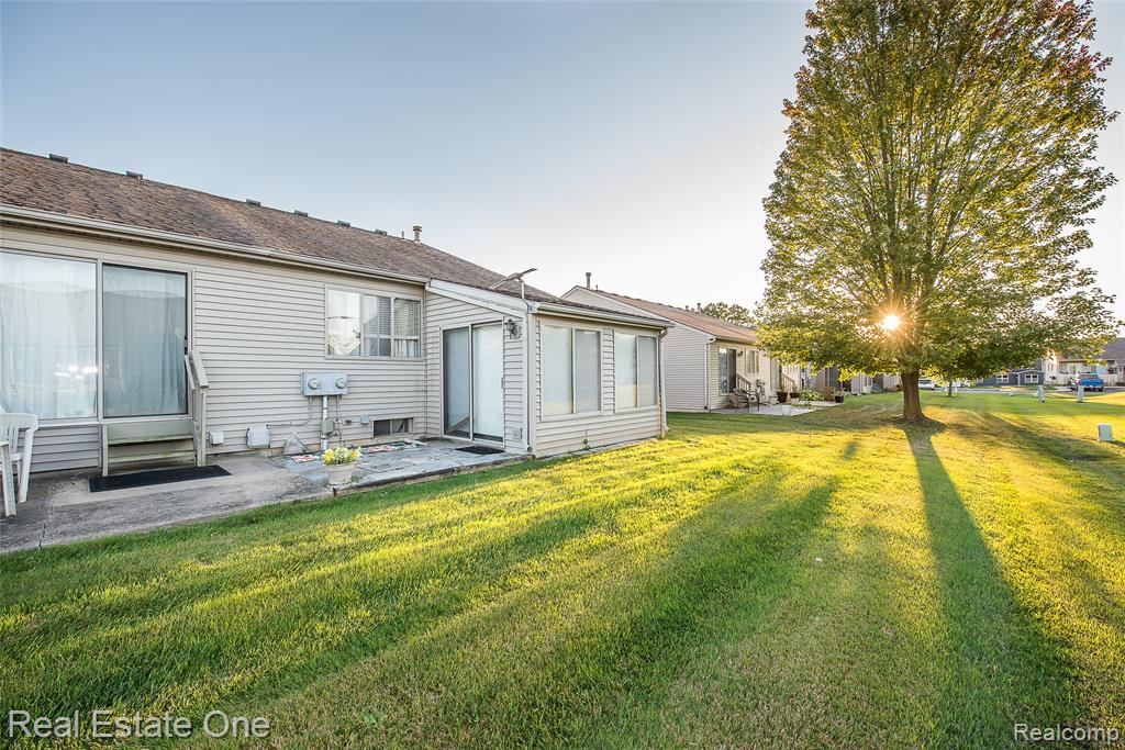 62351 ARLINGTON Circle, 1, South Lyon, MI 48178 — Photo 33