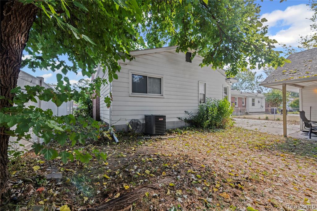 9627 Merriman Road, Livonia, MI 48150 — Photo 7