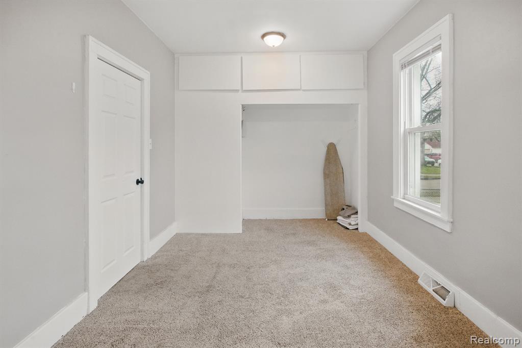 880 WHITE Avenue, Lincoln Park, MI 48146 — Photo 35