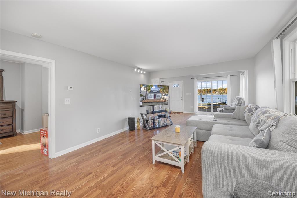 8665 Cooley Lake Road, Commerce Twp, MI 48382 — Photo 29