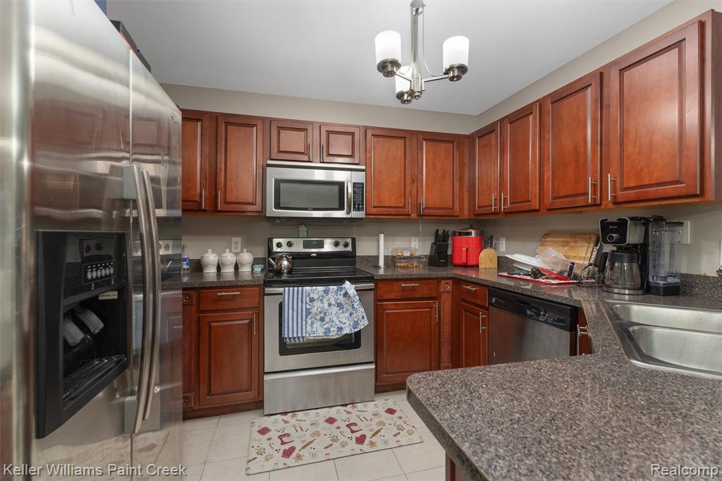 45542 Hidden View Court, Utica, MI 48315 — Photo 9