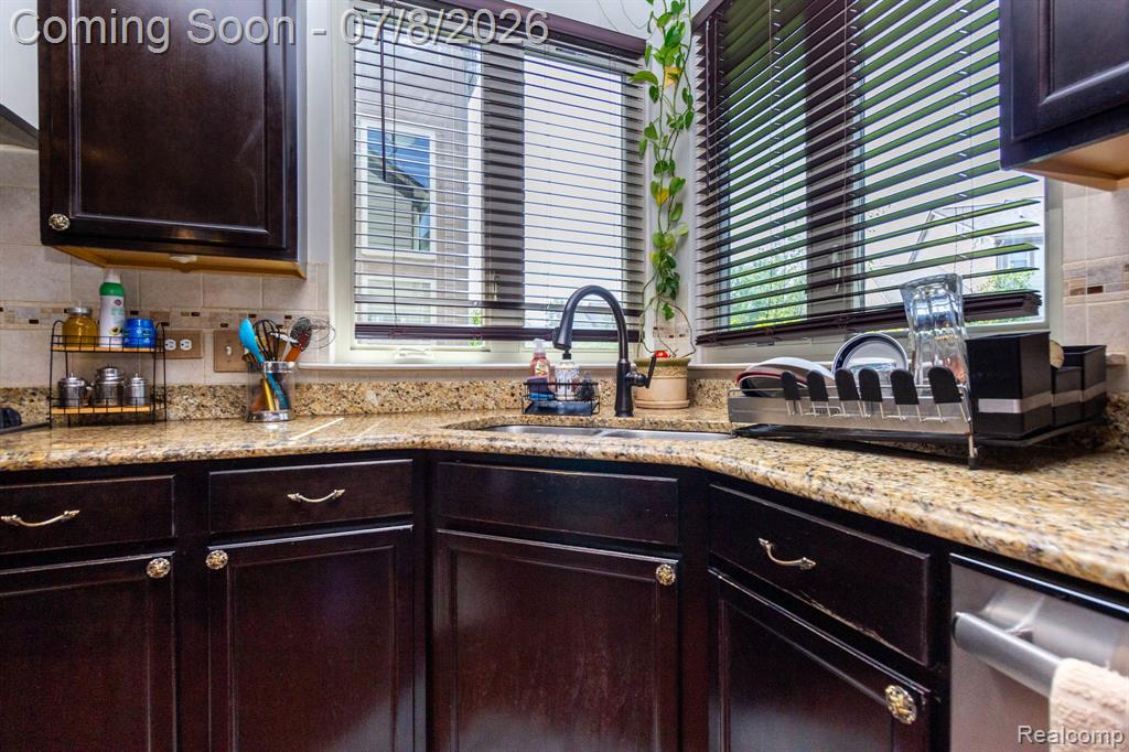 51103 Upland View Street, Canton, MI 48188 — Photo 12