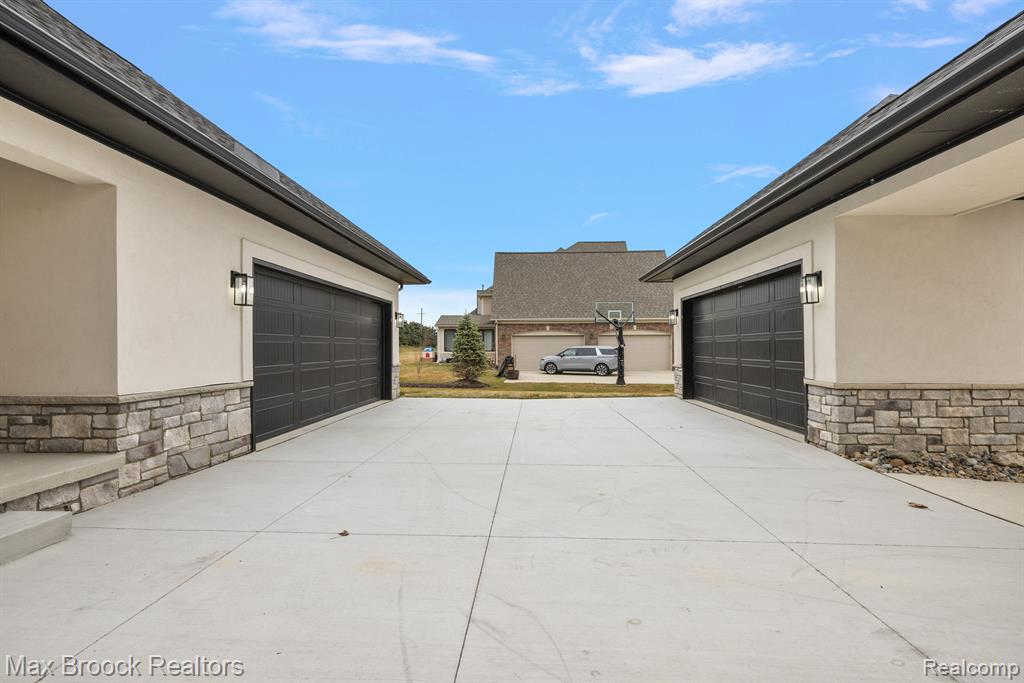 10464 Stoney Point Drive, South Lyon, MI 48178 — Photo 48
