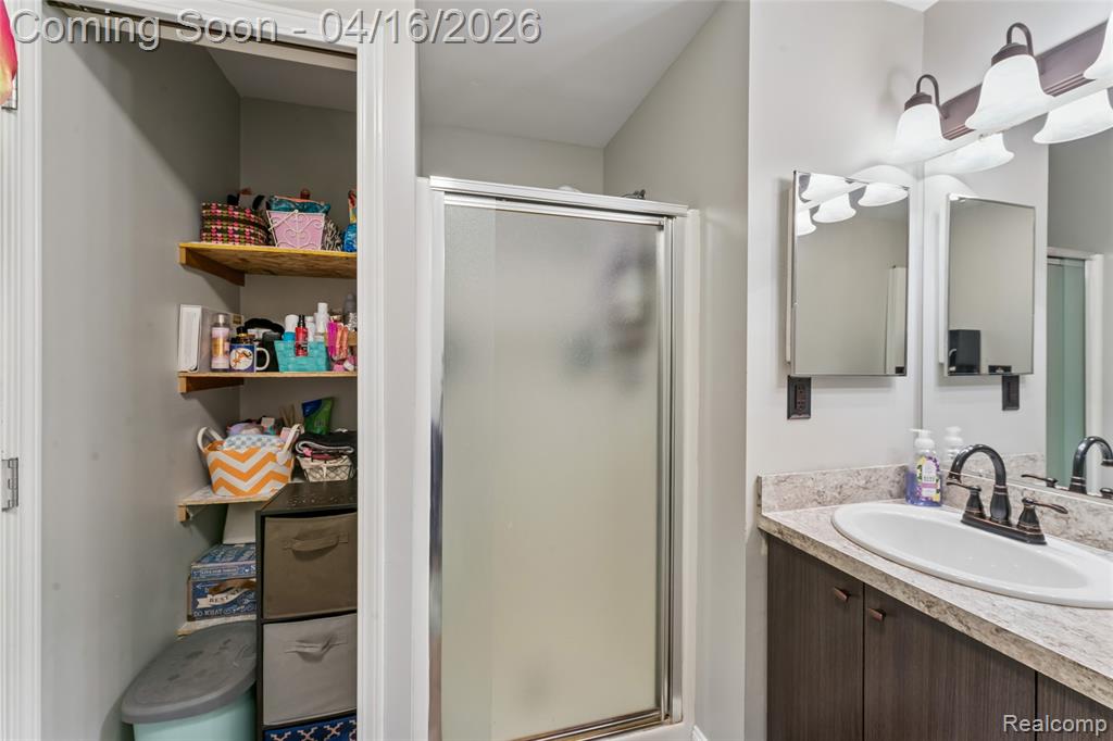 12420 Kipp Road, Goodrich Vlg, MI — Photo 22