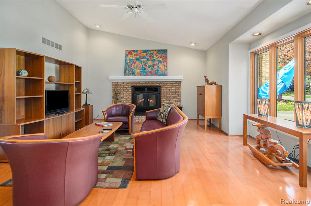 6429 Woodglen Drive, Clarkston, MI — Photo 5