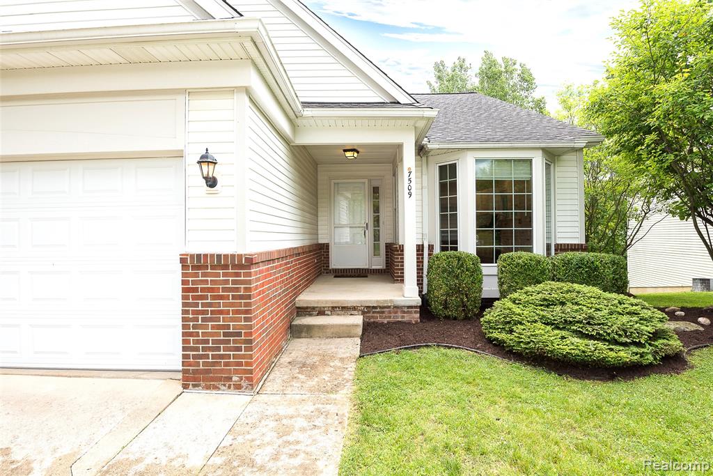 7509 Lake Street, Dexter, MI 48130 — Photo 2