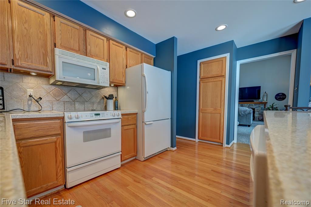 4950 Whitlow Court, Commerce Twp, MI 48382 — Photo 16