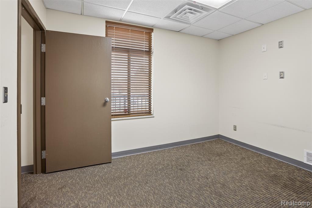 10683 S SAGINAW Street, Grand Blanc, MI 48439 — Photo 20