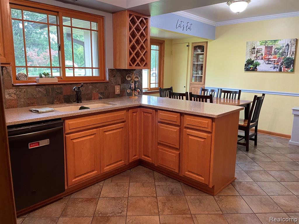 42015 WOODBROOK Drive, Canton, MI 48188 — Photo 5
