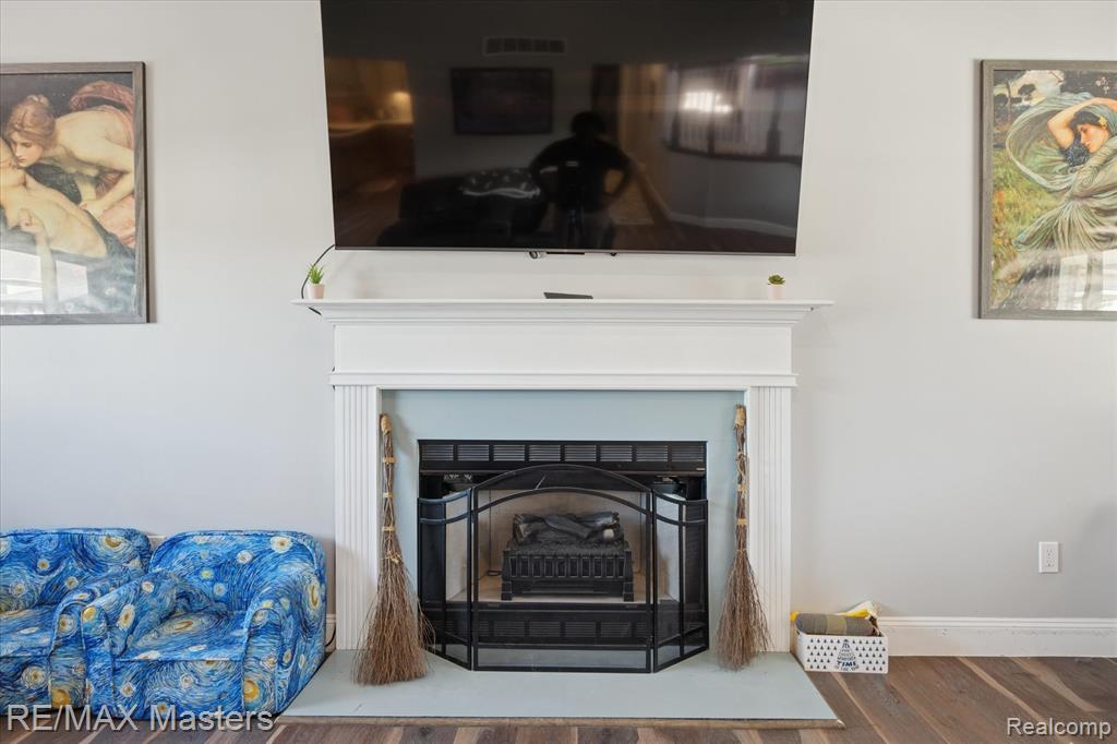 23121 Leighwood Drive, Woodhaven, MI 48183 — Photo 8