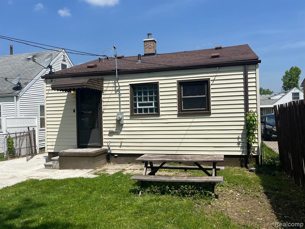 8476 ORCHARD Avenue, Warren, MI 48089 — Photo 3