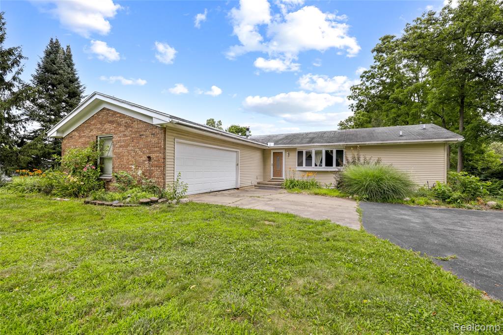 7109 Maple Dale Road, Jackson, MI 49201 — front exterior
