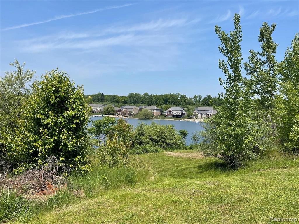 1170 Glass Lake Circle, Oxford, MI 48371 — Photo 2