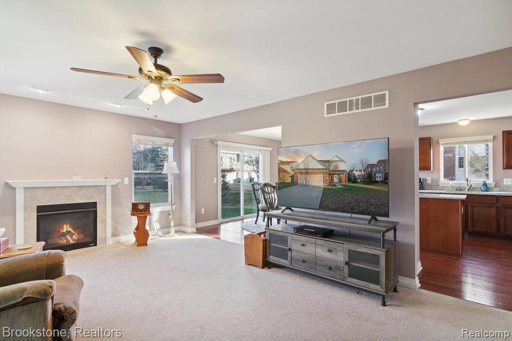 712 SUPERIOR Parkway, Westland, MI — Photo 9