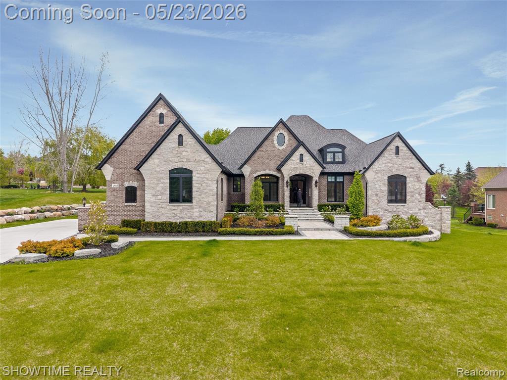 4805 Woodland Hills Drive, Rochester, MI 48306