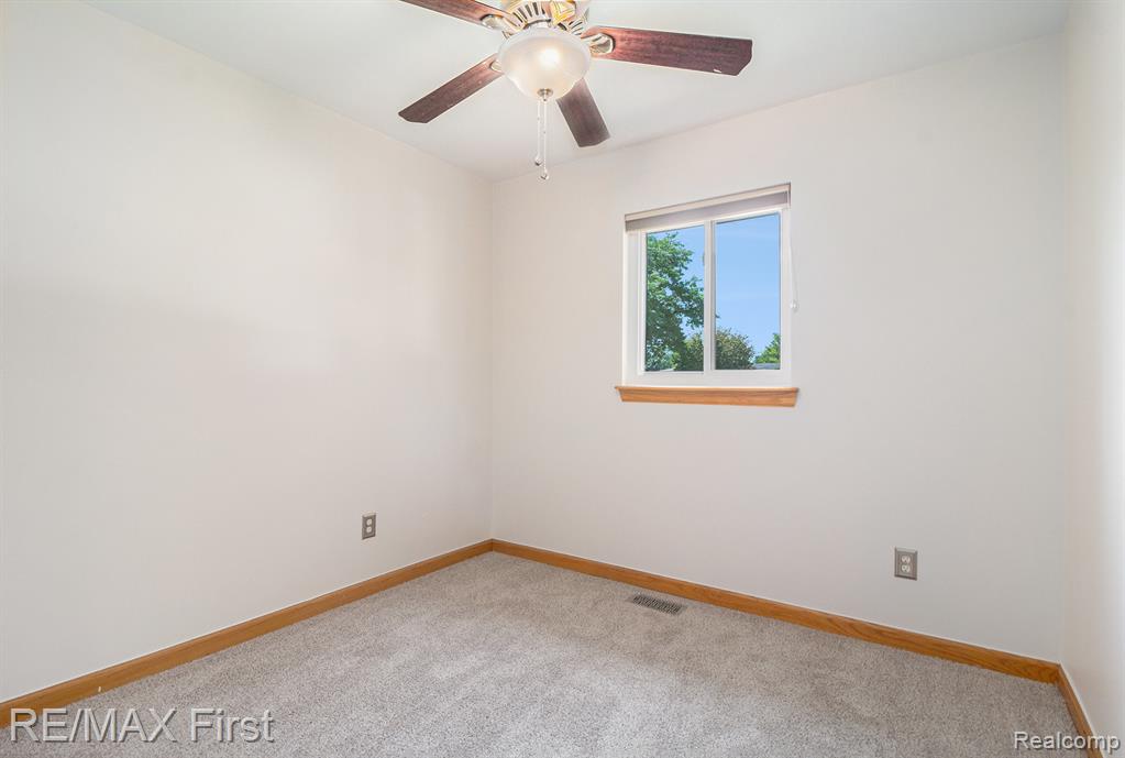 40034 Kristen Drive, Sterling Heights, MI 48310 — Photo 14