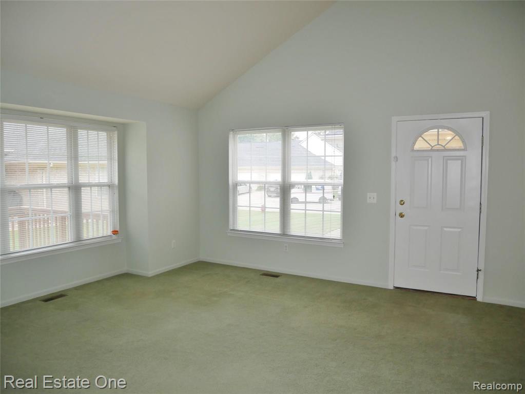 5499 Seabreeze Lane, Sterling Heights, MI 48310 — Photo 4