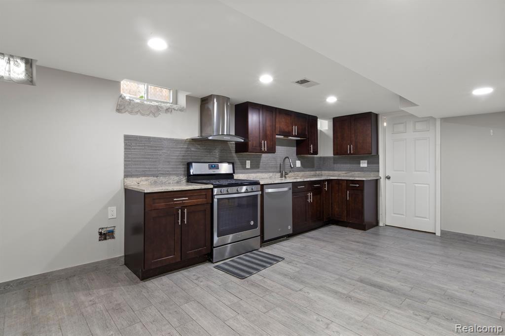 6916 KINMORE Street, Dearborn Heights, MI 48127 — Photo 23