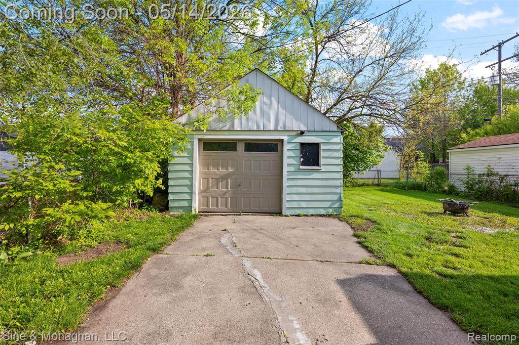 49 E Madge Avenue, Hazel Park, MI 48030 — Photo 21