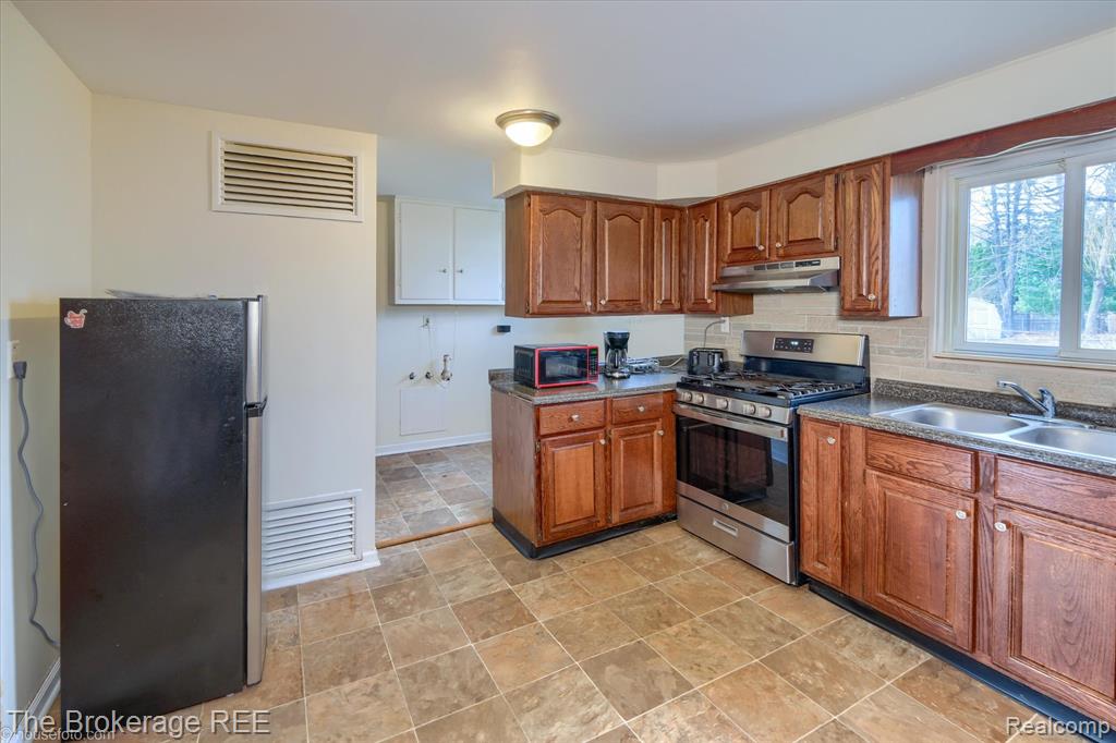 4093 Coral Street, Burton, MI 48509 — Photo 15