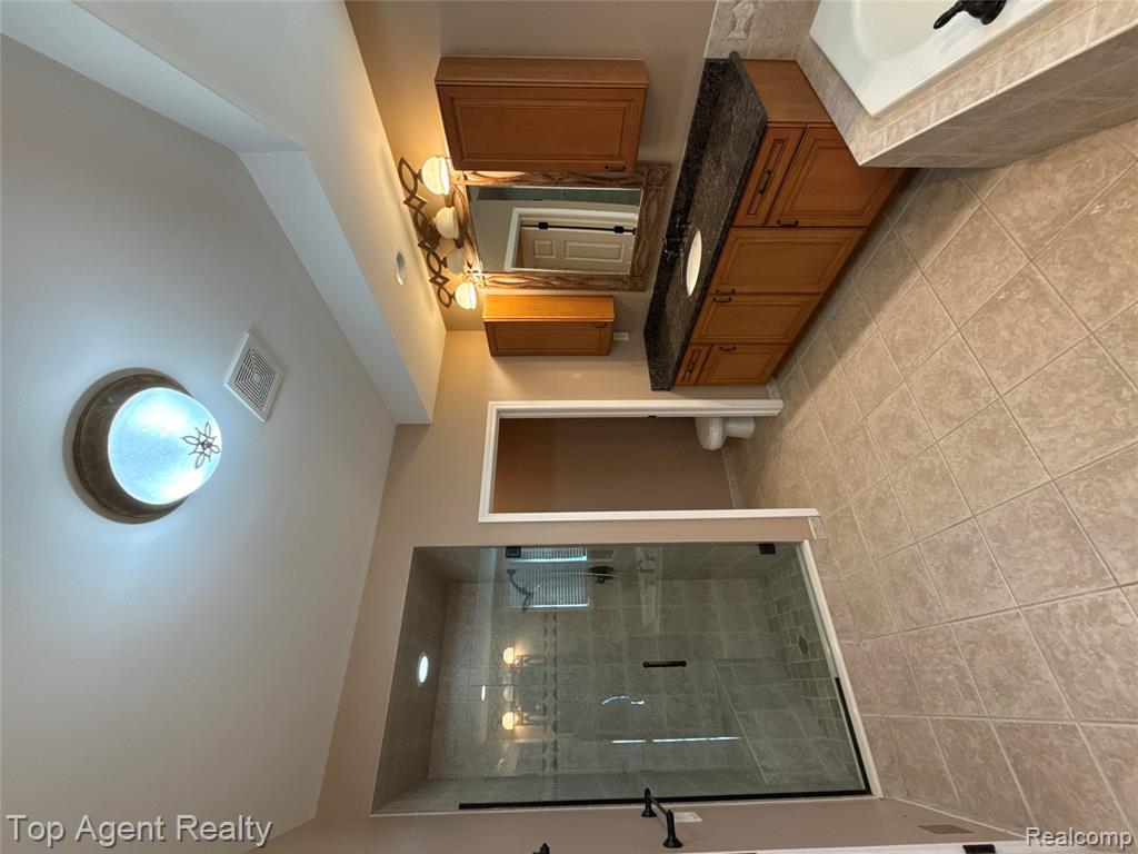57584 Apple Creek Drive, Washington, MI — Photo 9