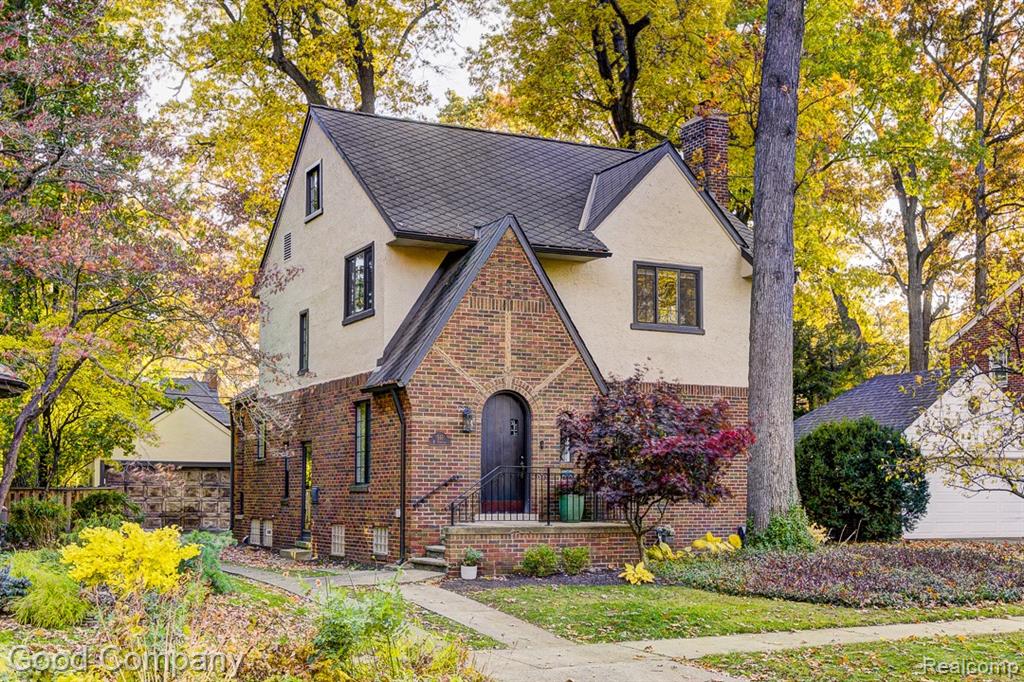 551 W Oakridge Street, Ferndale, MI 48220 — front exterior