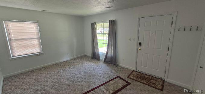 92 Kalama E, Madison Heights, MI 48071 — Photo 6